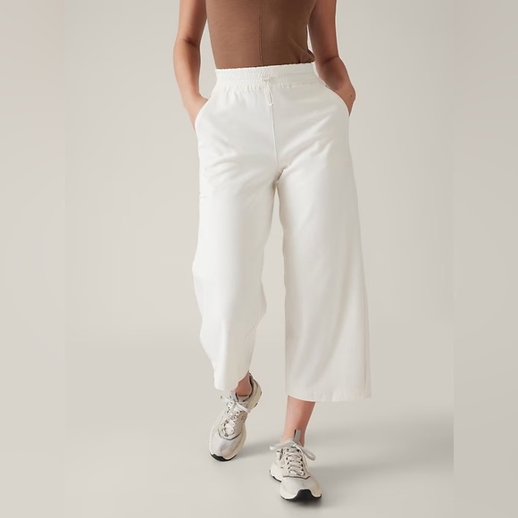 Athleta Pants - Athleta Triumph Hybrid Wide Crop Magnolia White Pull On Pants Athleisure Outdoor